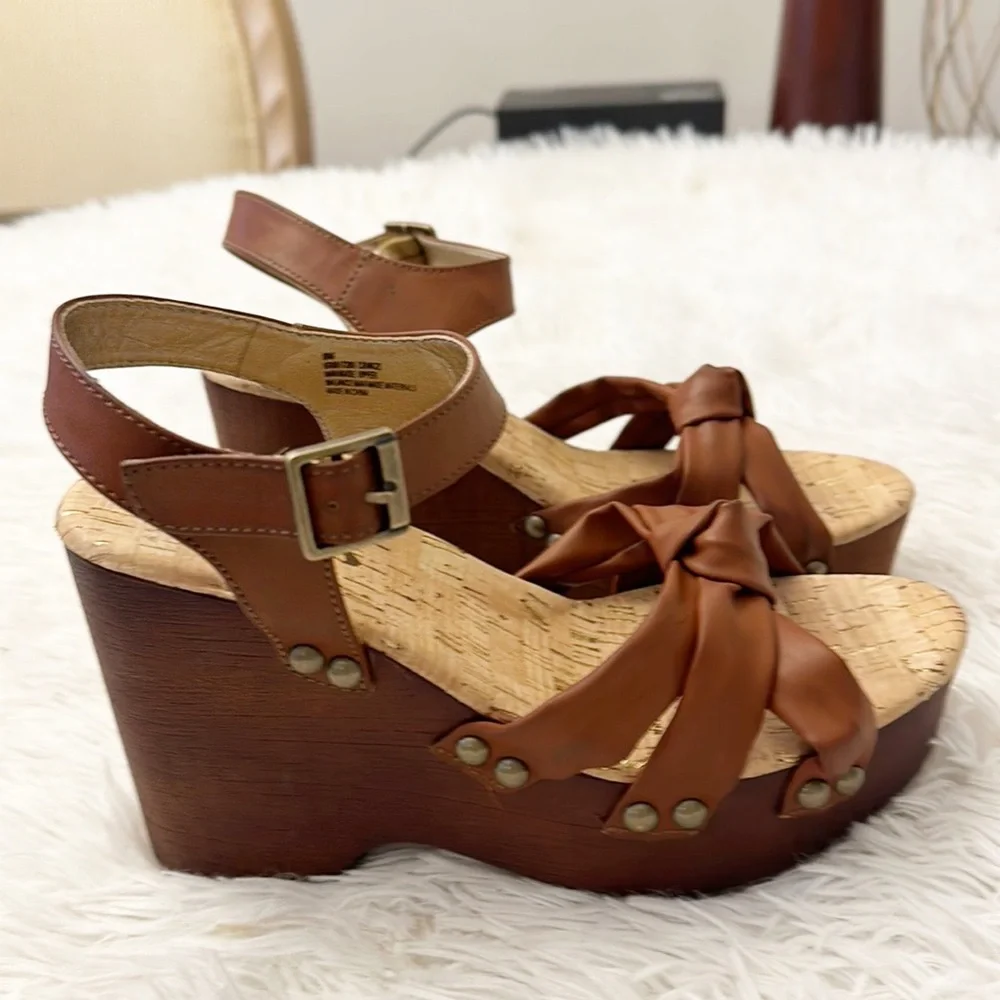 NEW Korks Brown Platform Wedge studded sandals women size 8, 10, 11